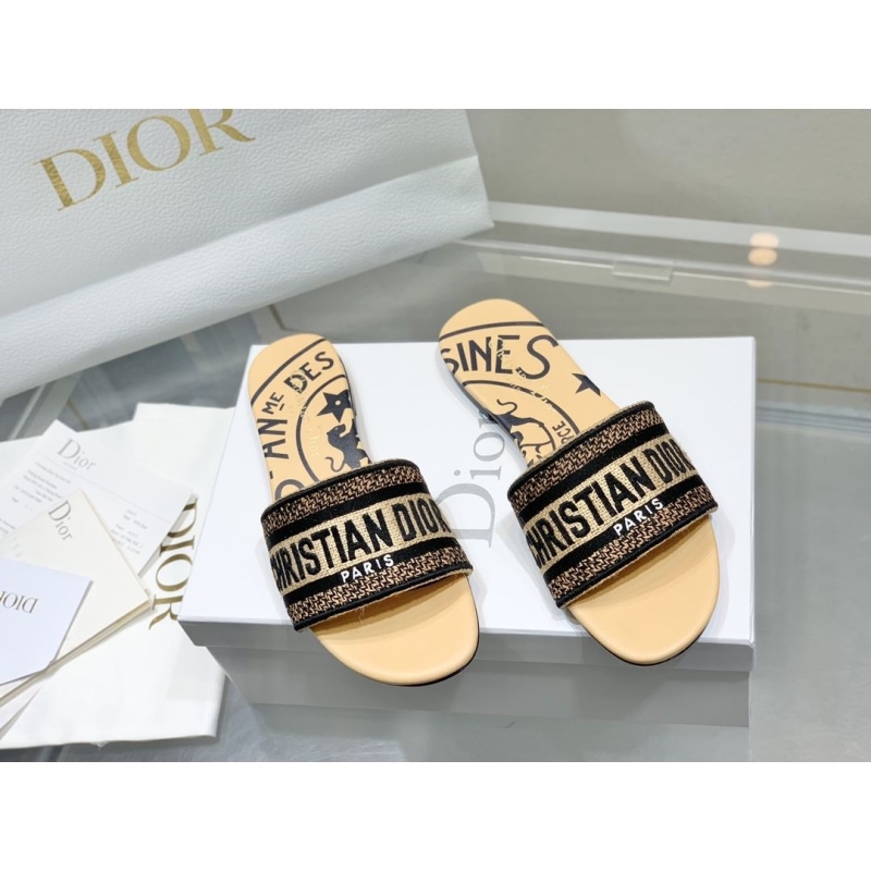 ch**an D*or slippers